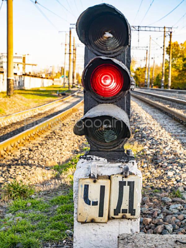 红色的铁路交通灯。