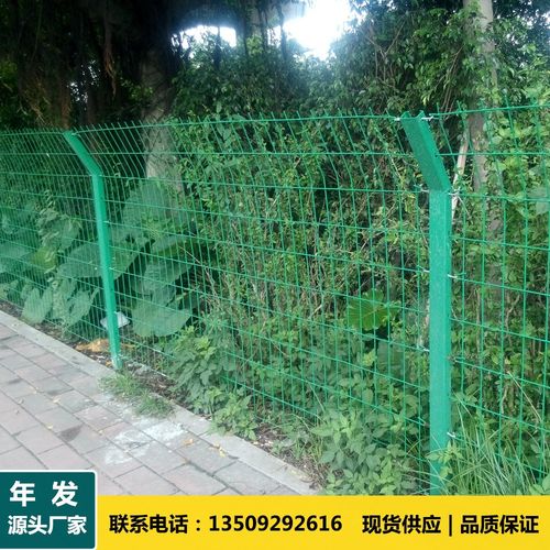 c型柱护栏网c型柱隔离网u型立柱公路护栏网绿化带隔离网